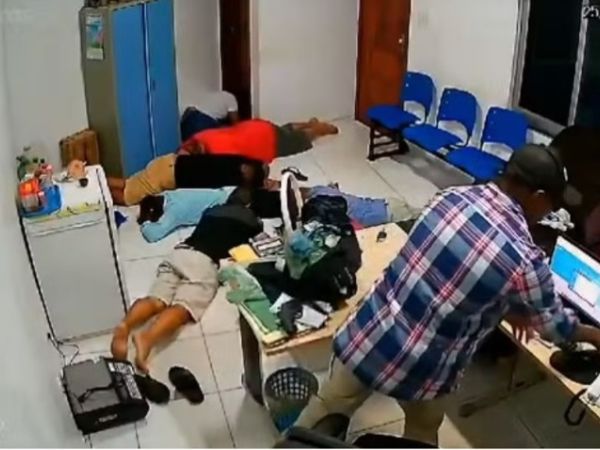 Homem armado faz reféns durante assalto a escritório de supermercado em Caxias